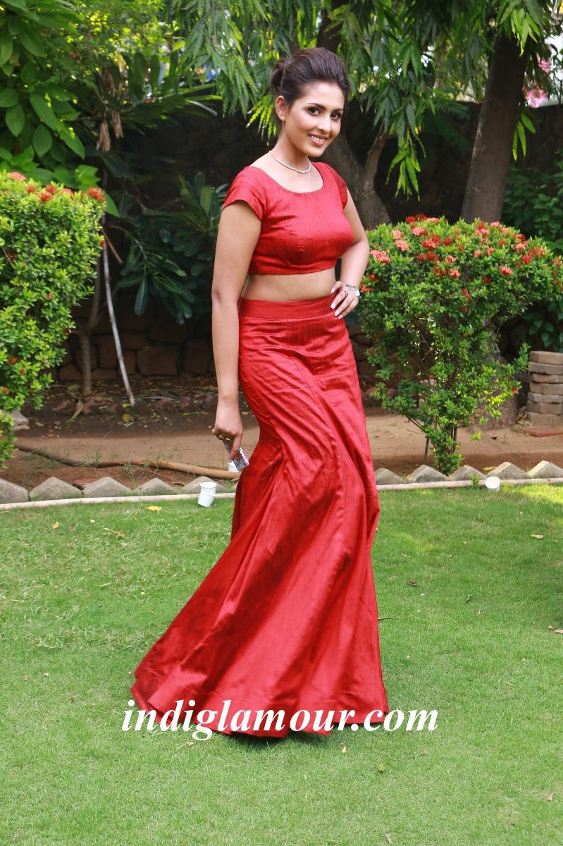 Madhu Shalini Actress hd photo