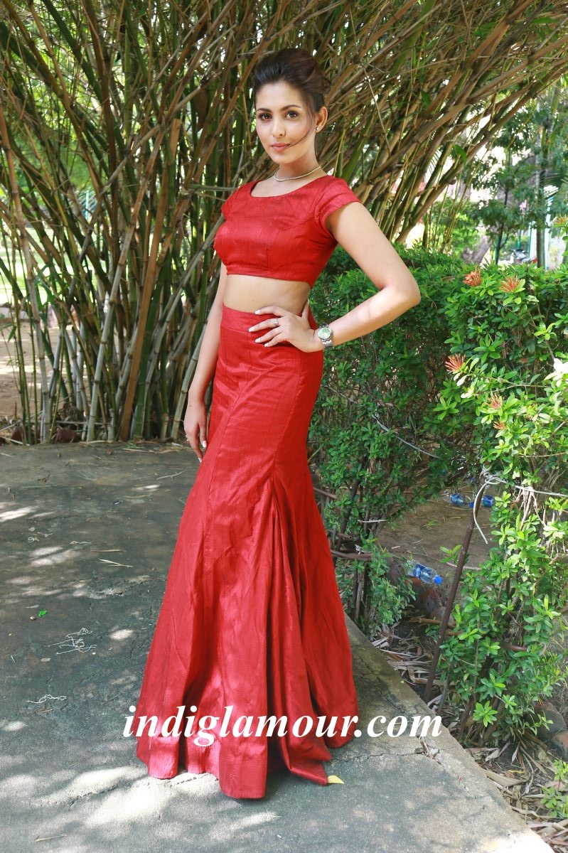 Madhu Shalini Actress hd photo