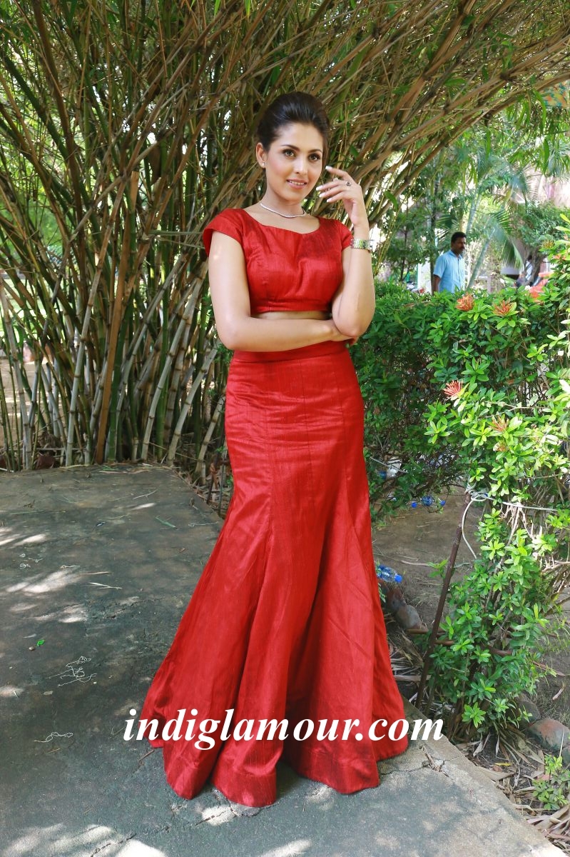 Madhu Shalini Actress hd photo