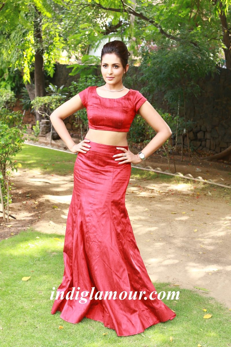 Madhu Shalini Actress hd photo