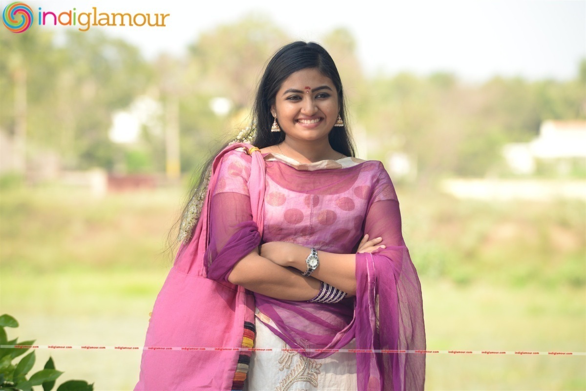 Shaalin Zoya Actress hd photo