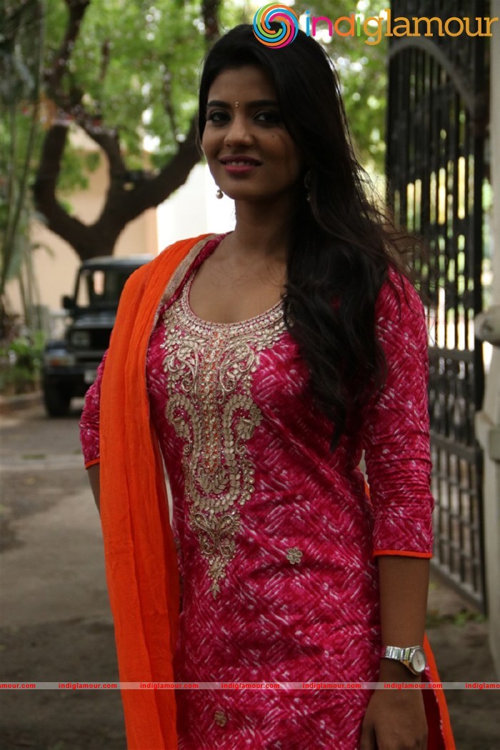 Aishwarya Rajesh Latest Photos Gallery Actress hd photo