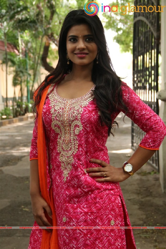 Aishwarya Rajesh Latest Photos Gallery Actress hd photo