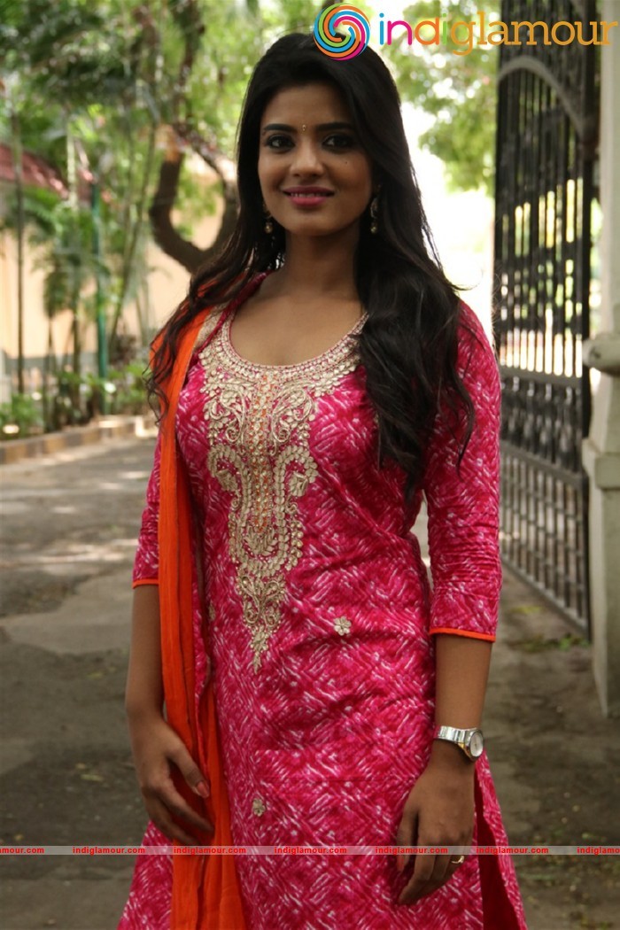 Aishwarya Rajesh Latest Photos Gallery Actress hd photo