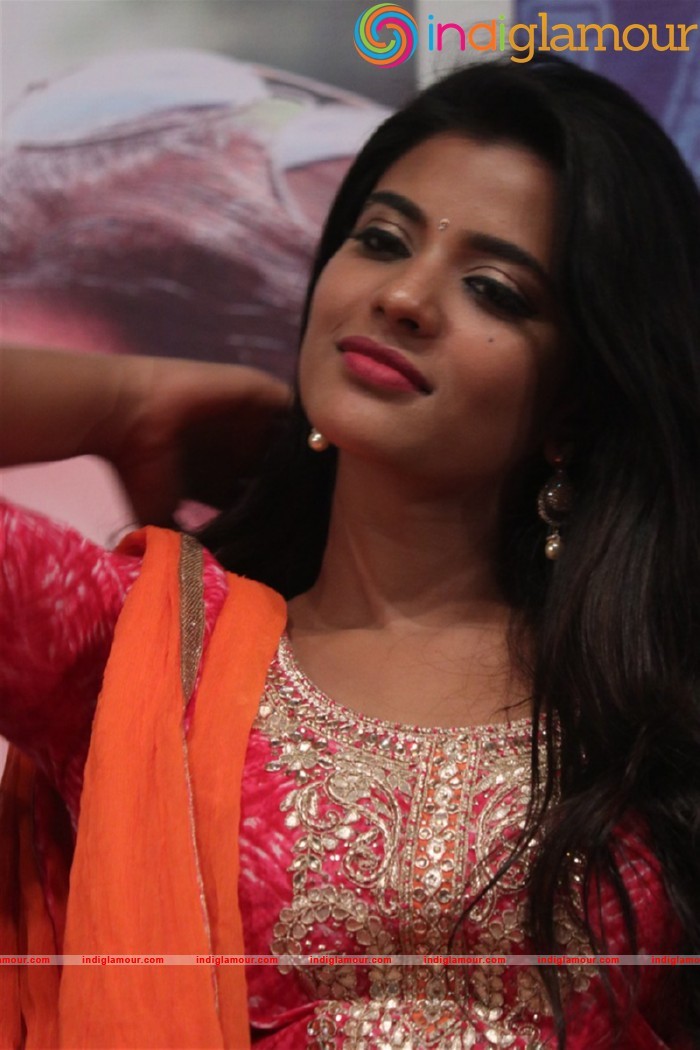 Aishwarya Rajesh Latest Photos Gallery Actress hd photo
