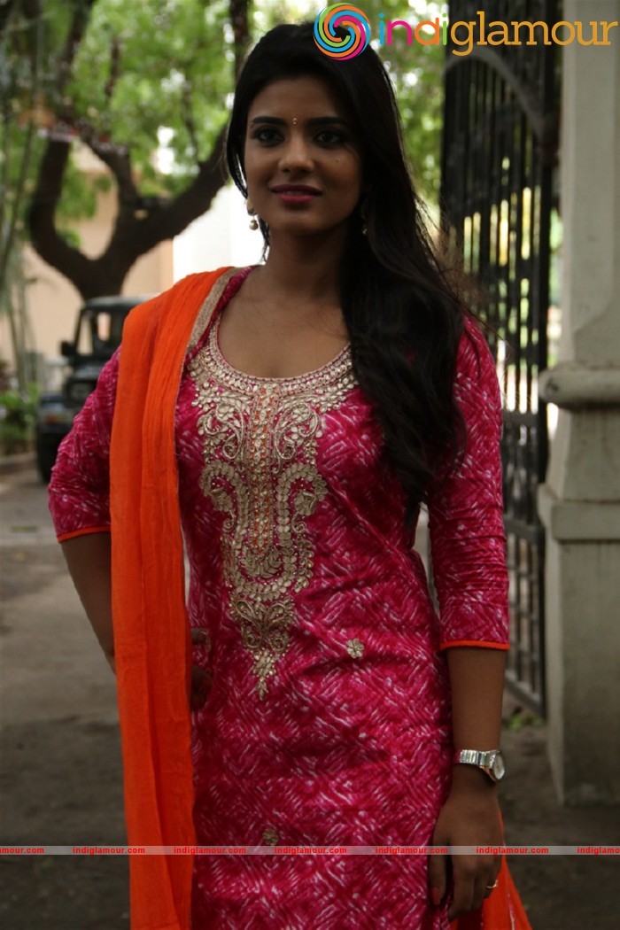 Aishwarya Rajesh Latest Photos Gallery Actress hd photo