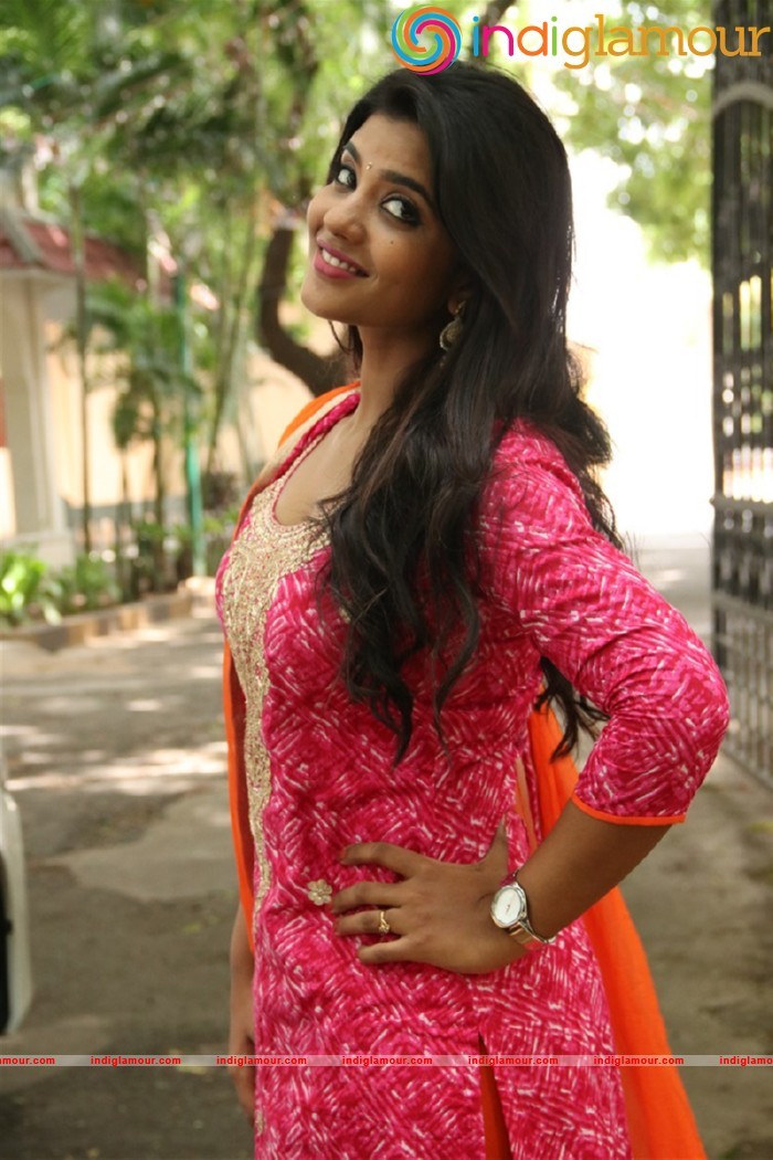 Aishwarya Rajesh Latest Photos Gallery Actress hd photo