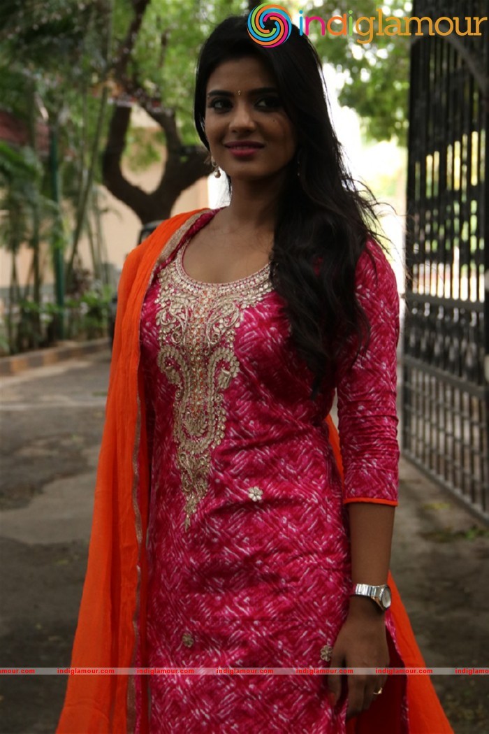 Aishwarya Rajesh Latest Photos Gallery Actress hd photo