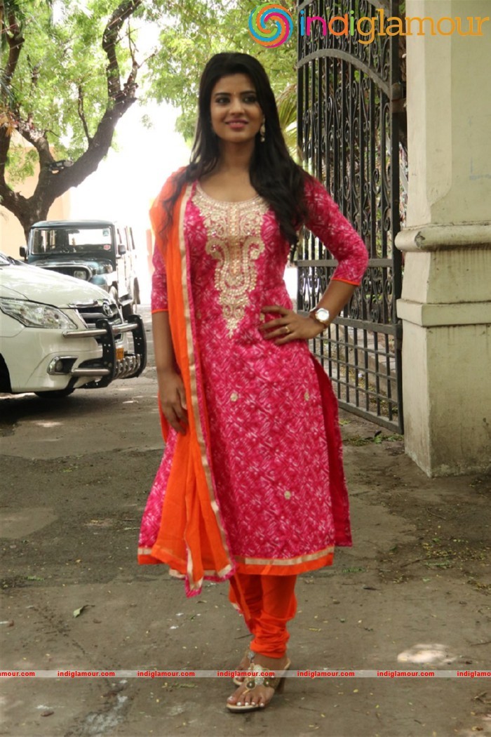 Aishwarya Rajesh Latest Photos Gallery Actress hd photo