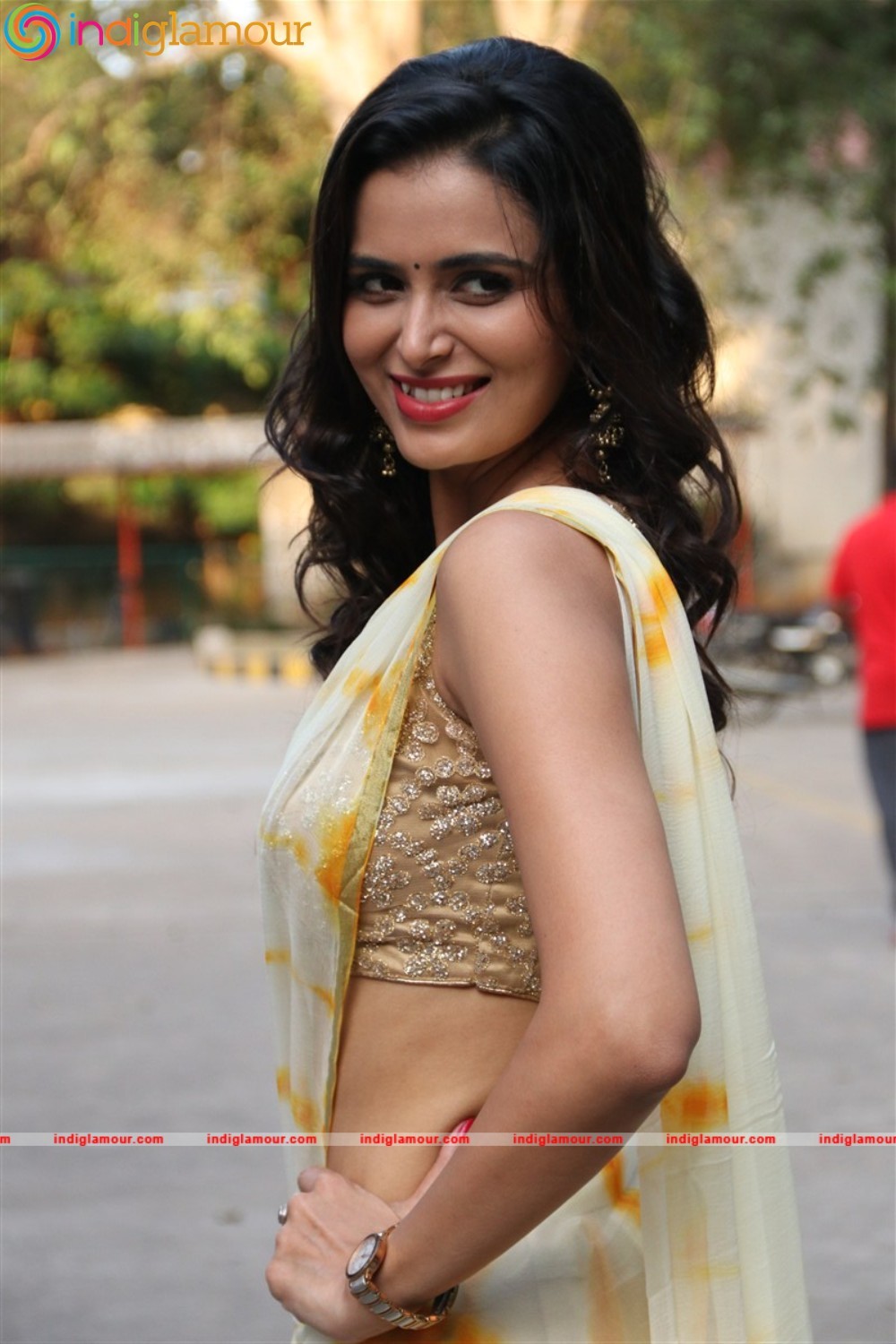 Meenakshi Dixit Actress hd photo