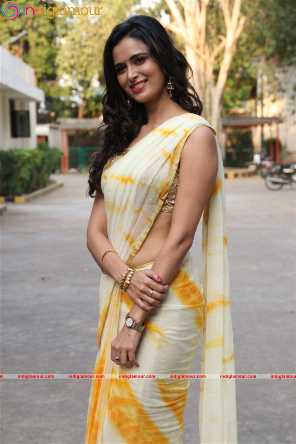 Meenakshi Dixit Actress hd photo