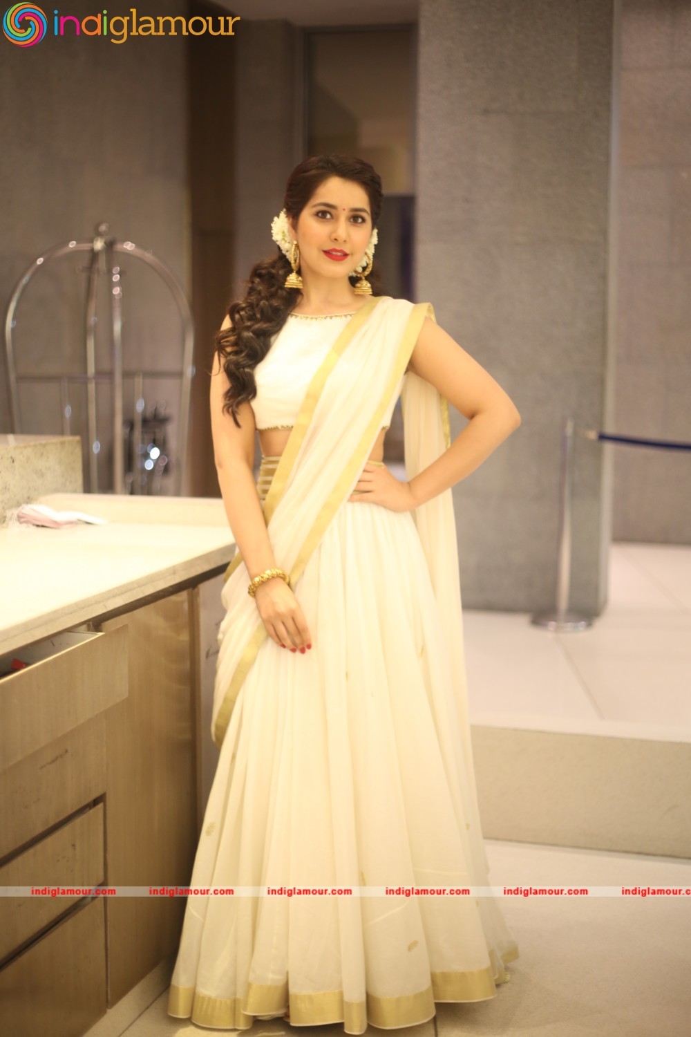 Raashi Khanna Actress hd photo