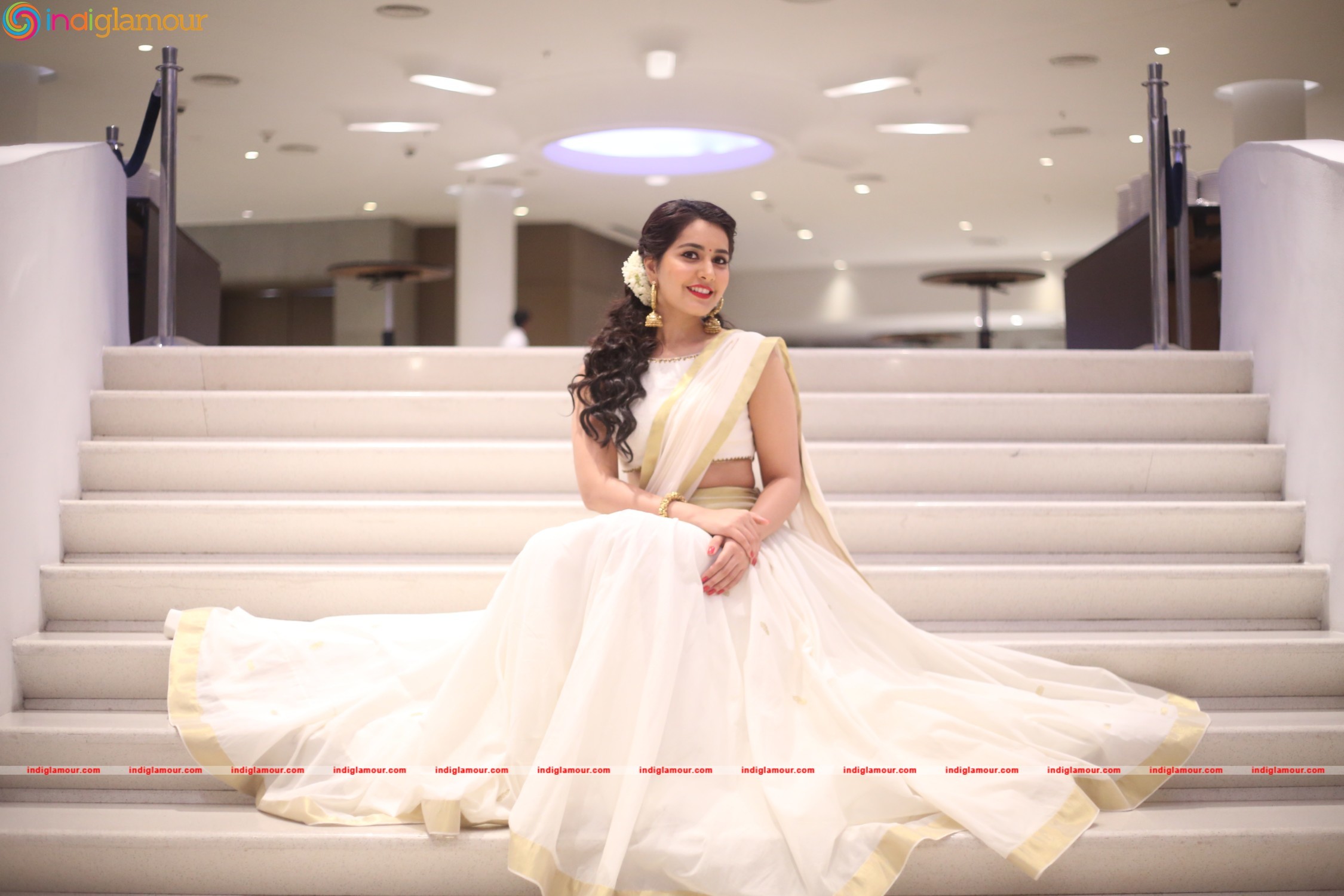 Raashi Khanna Actress hd photo