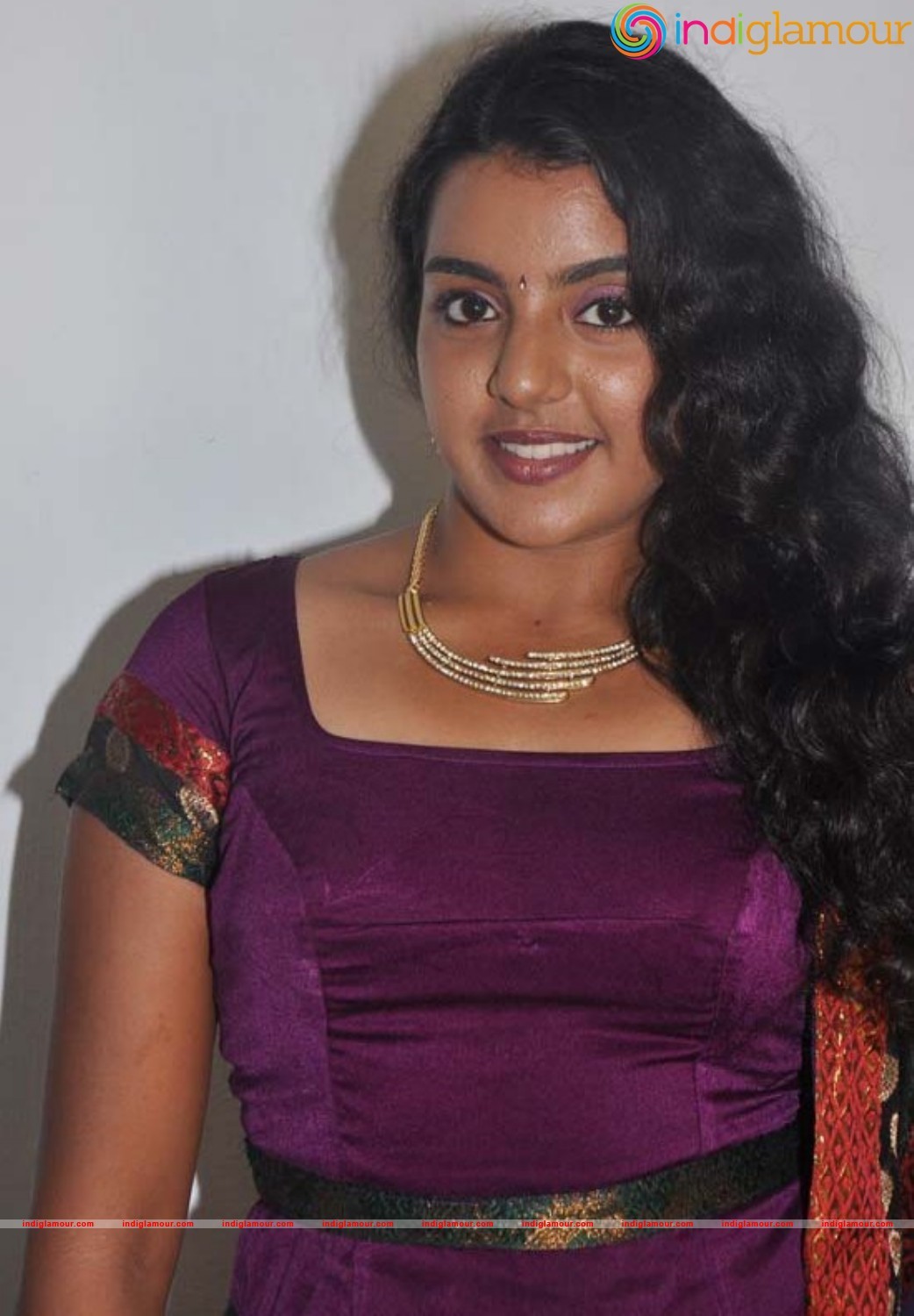 Divya Nagesh Actress hd photo