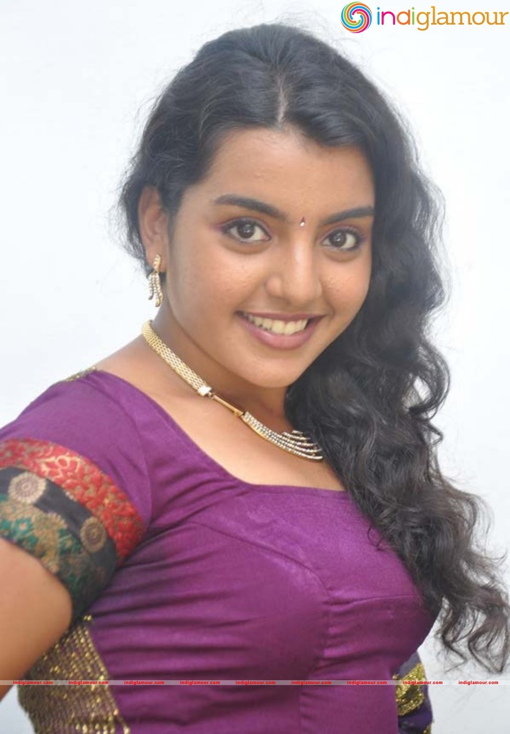 Divya Nagesh Actress hd photo