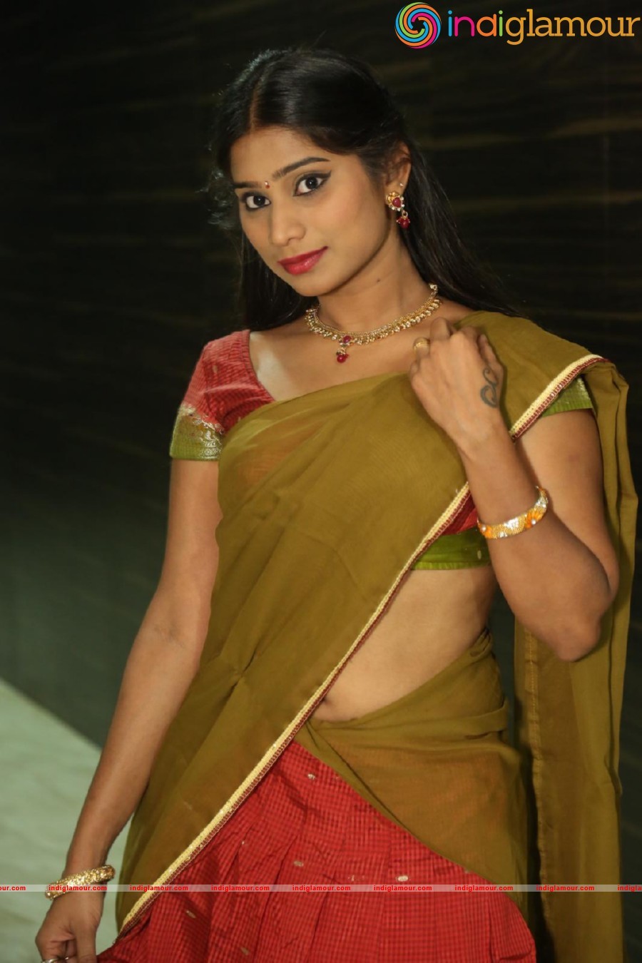 Midhuna Actress hd photo