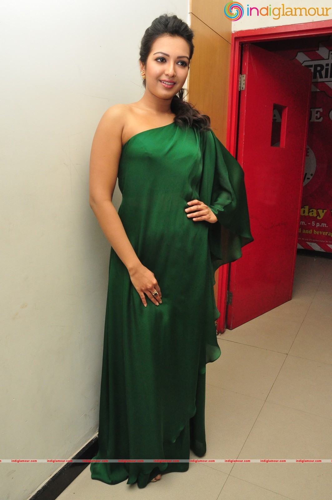 Catherine Tresa Actress hd photo