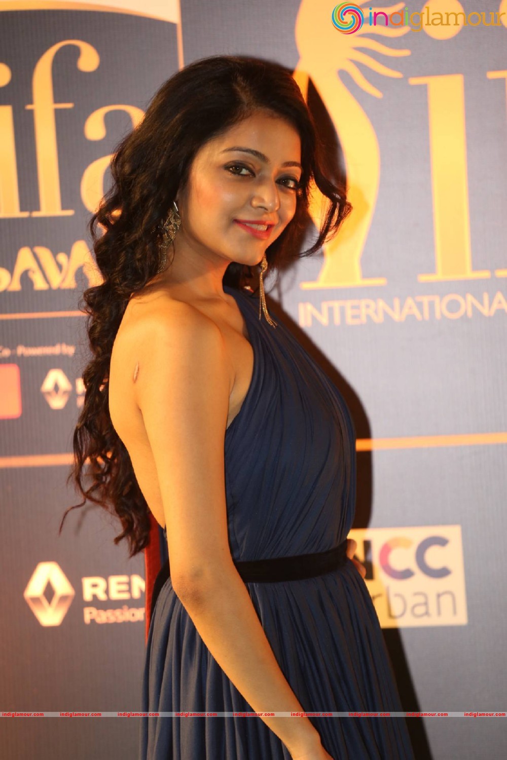 Janani Iyer IIFA Utsavam Awards 2016 Actress hd photo
