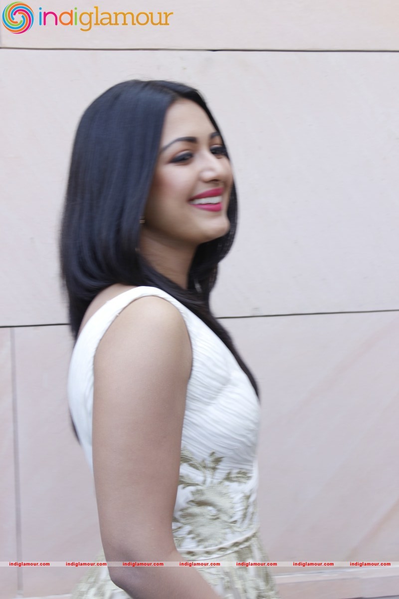 Catherine Tresa Actress hd photo