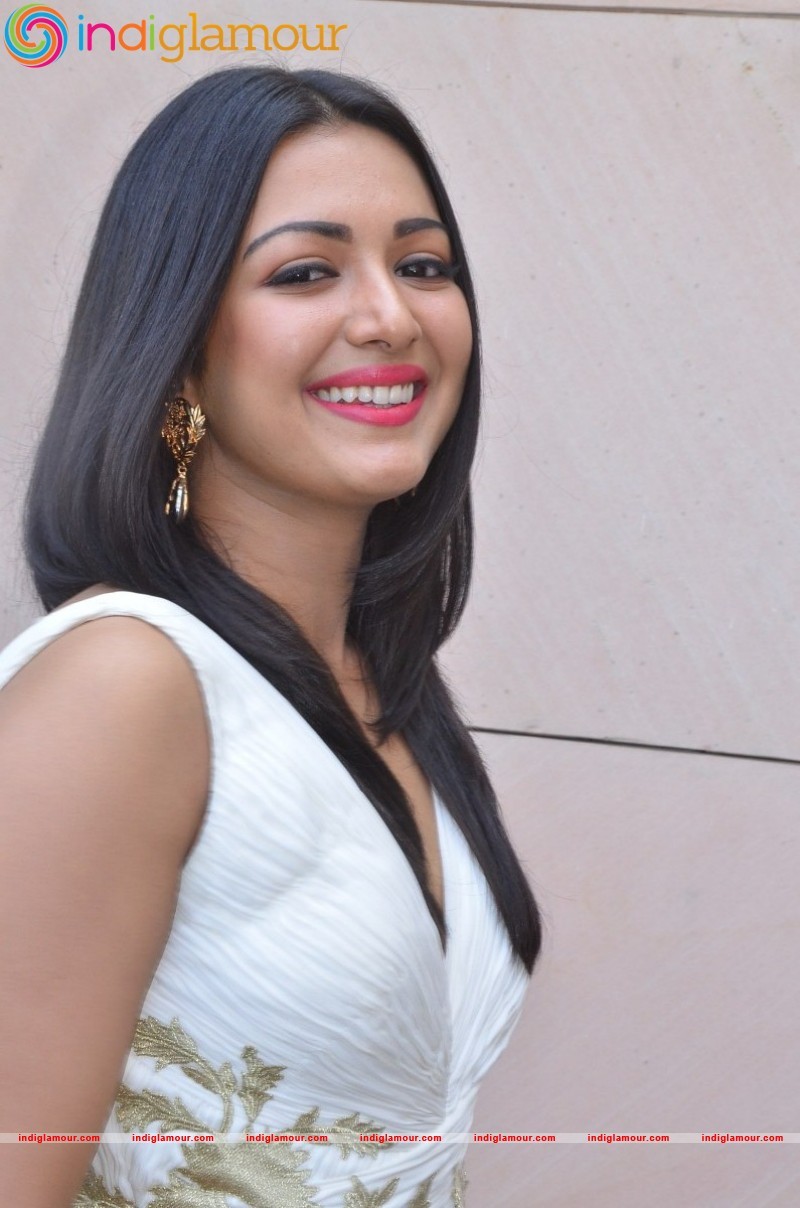 Catherine Tresa Actress hd photo