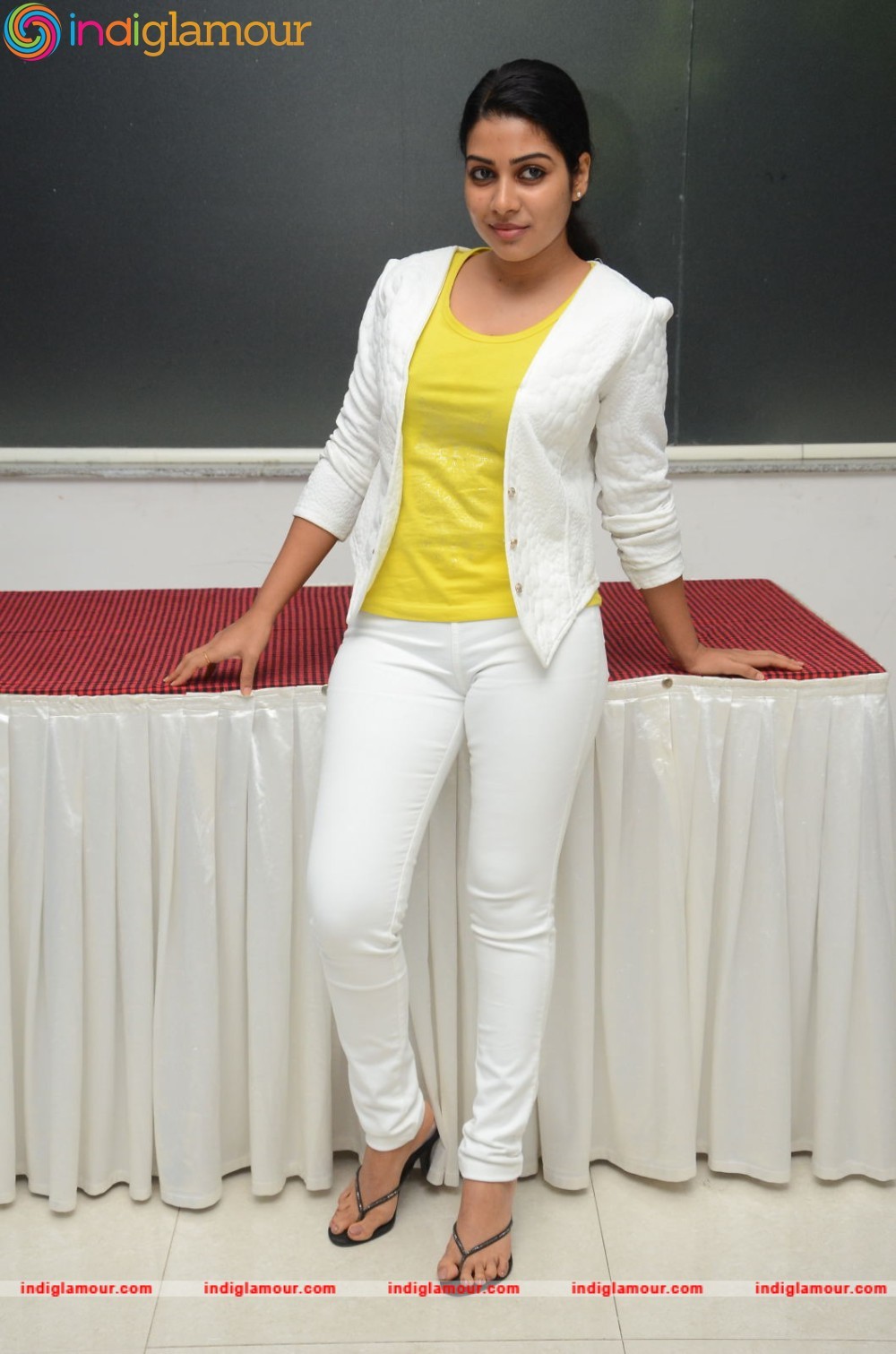 Satna Titus Actress hd photo