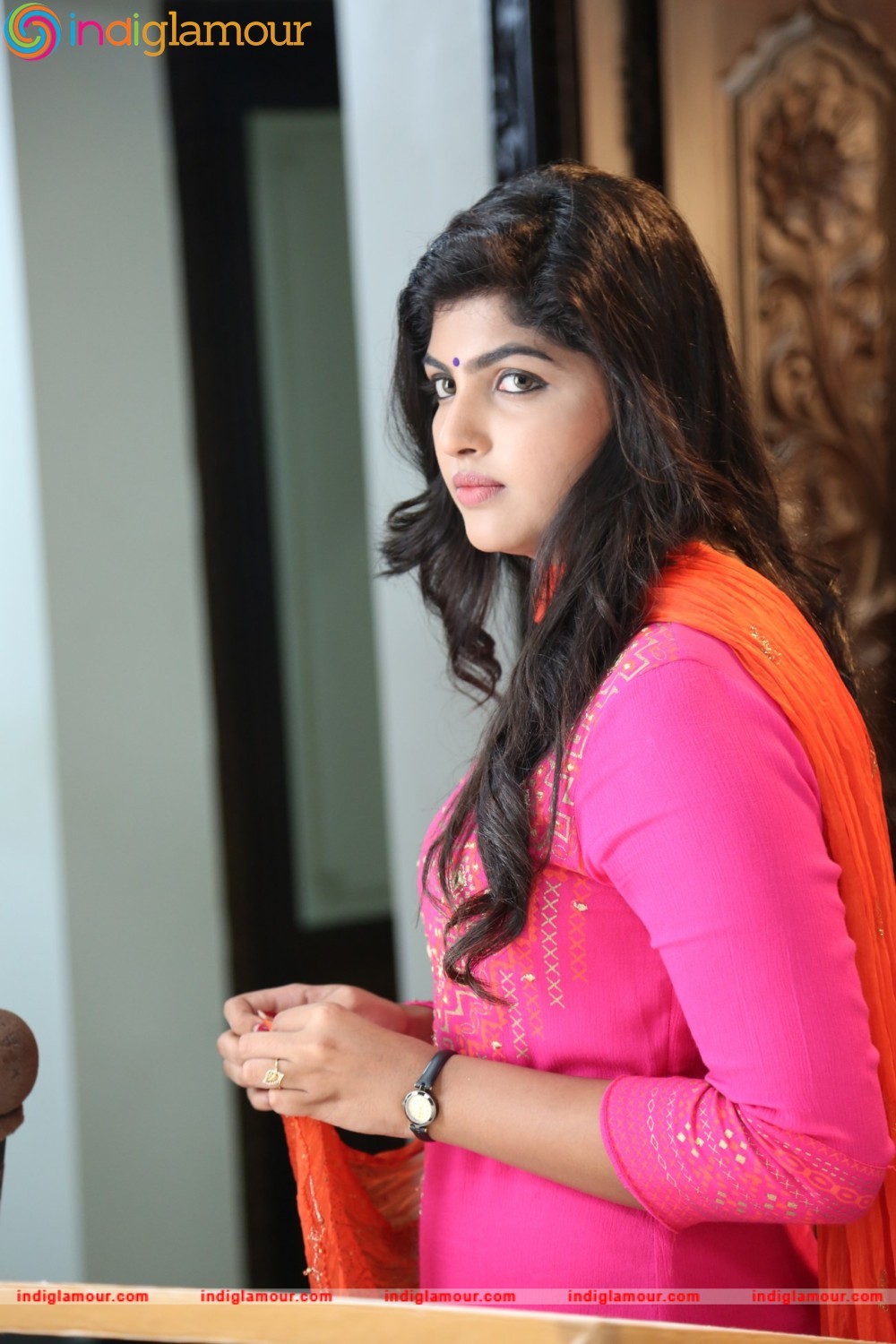 Naina Sarwar Actress hd photo