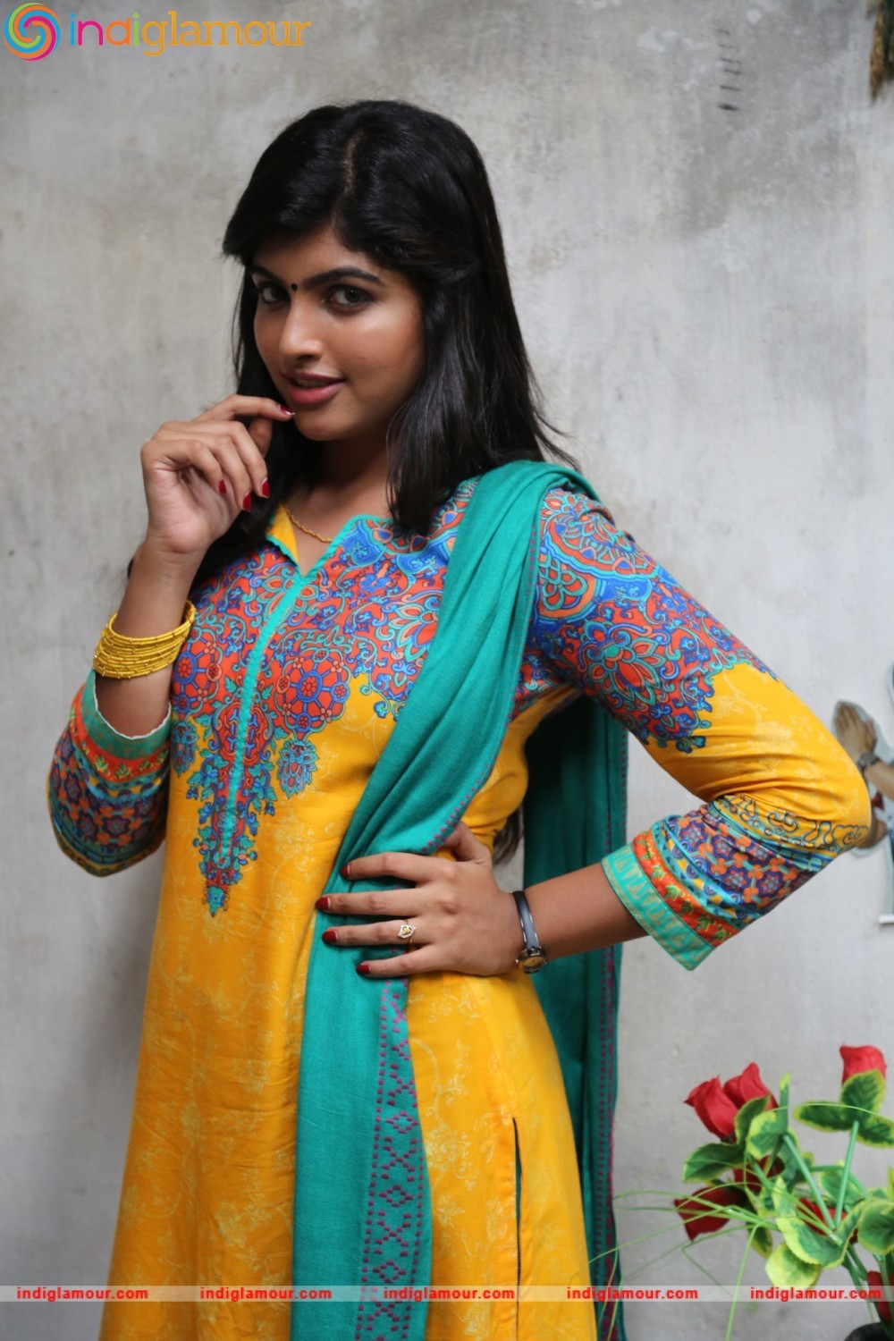 Naina Sarwar Actress hd photo