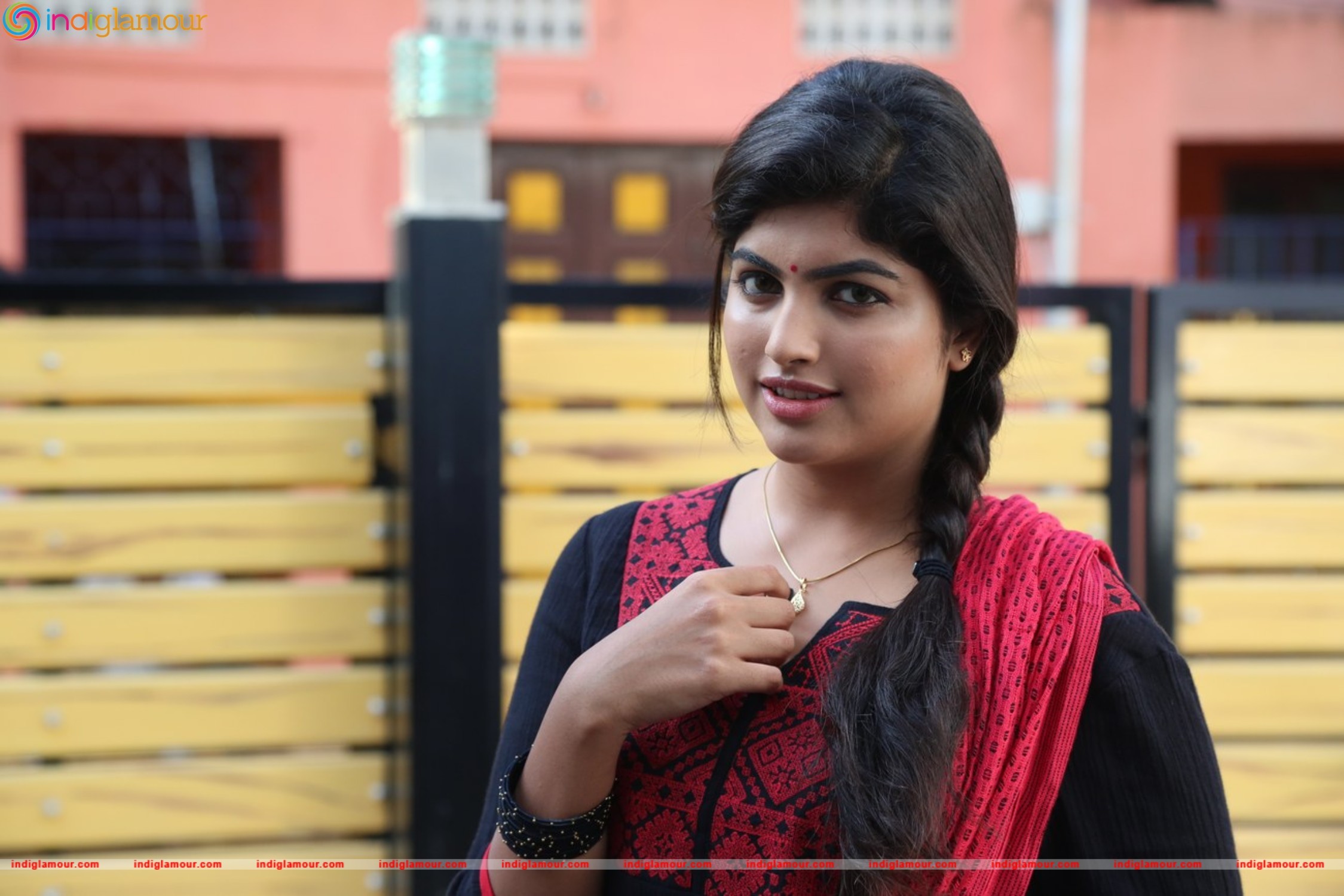 Naina Sarwar Actress hd photo