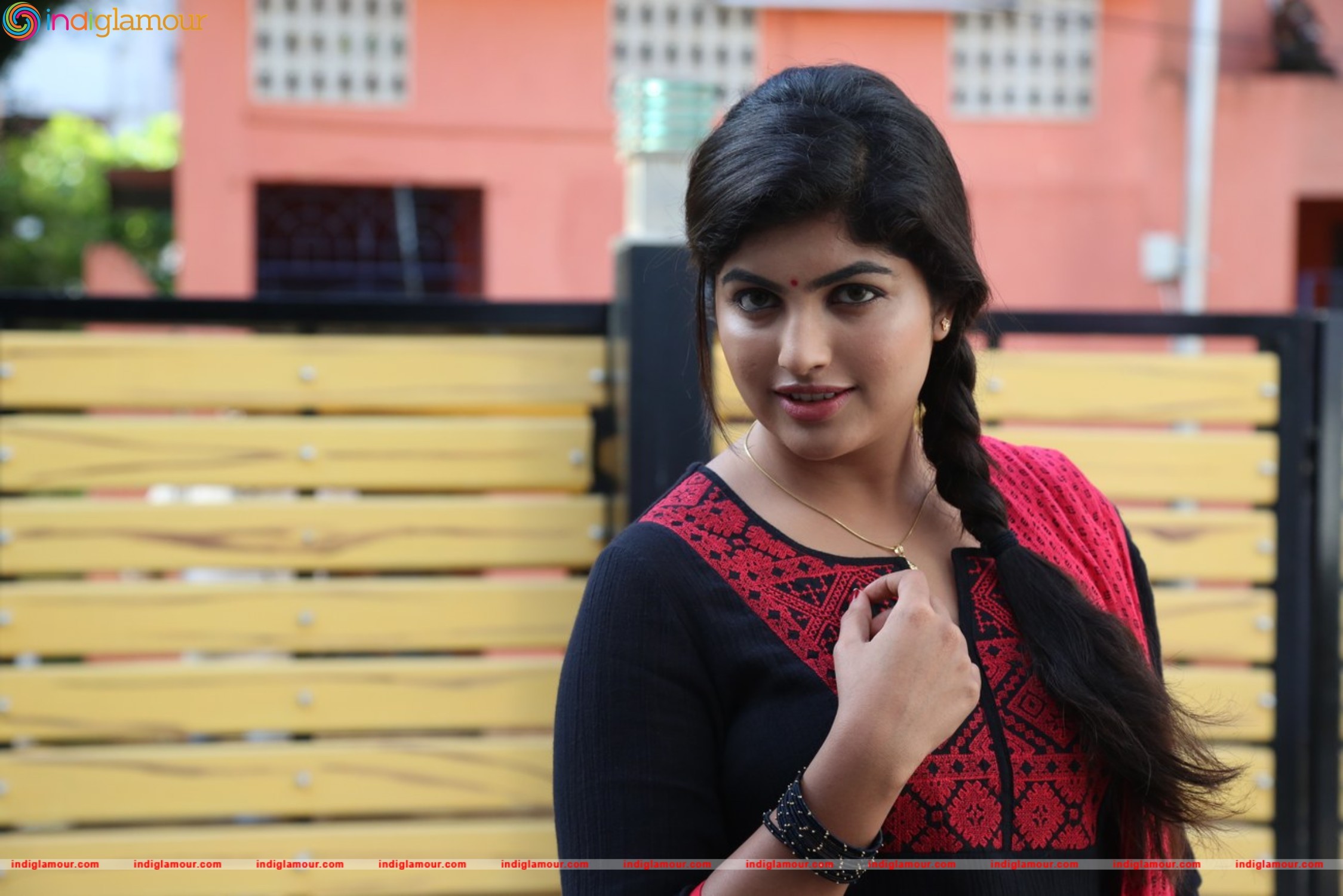 Naina Sarwar Actress hd photo