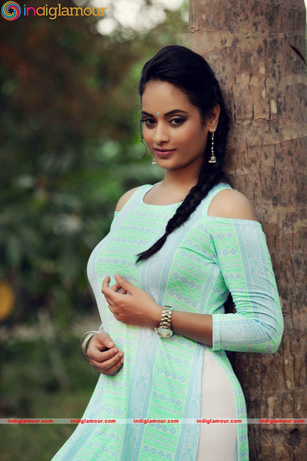 Suja Varunee Actress hd photo