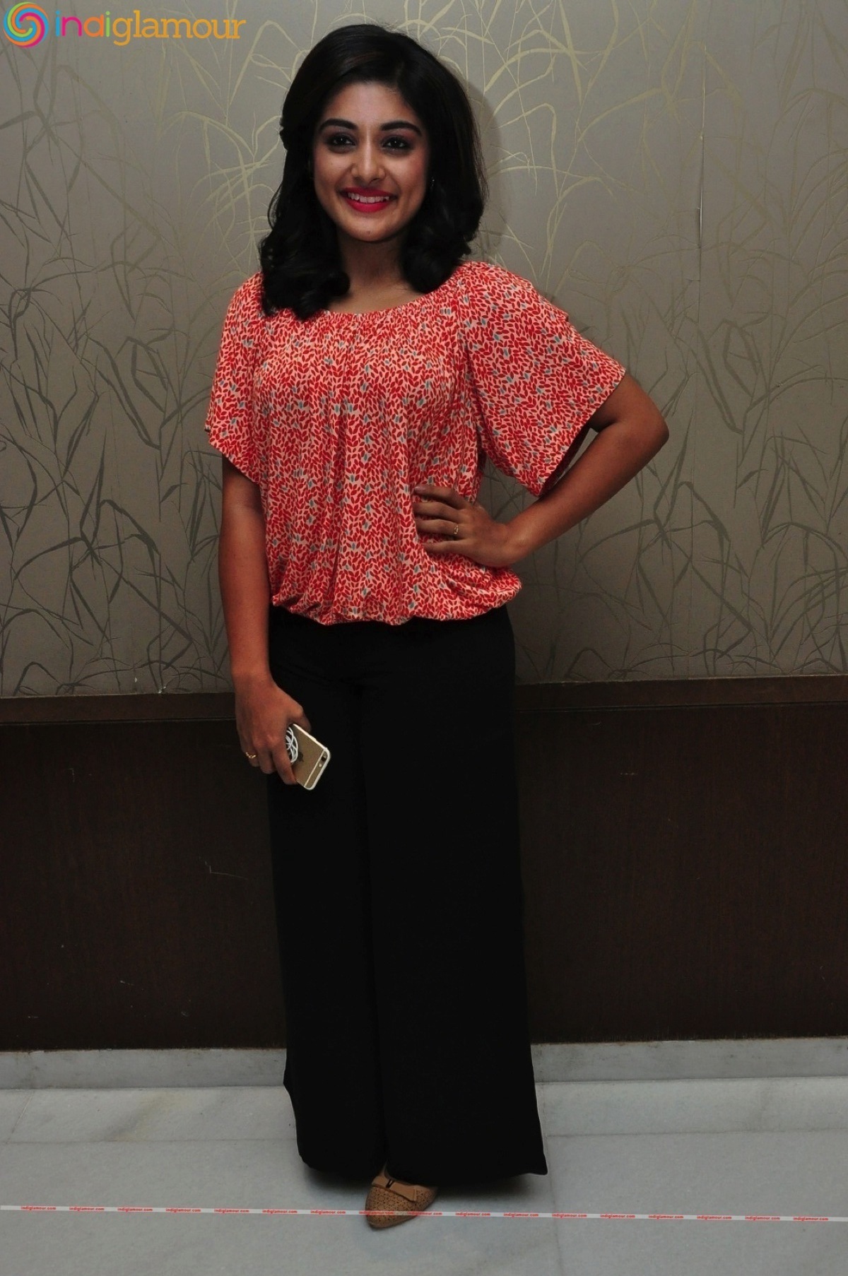 Niveda Thamas Actress hd photo