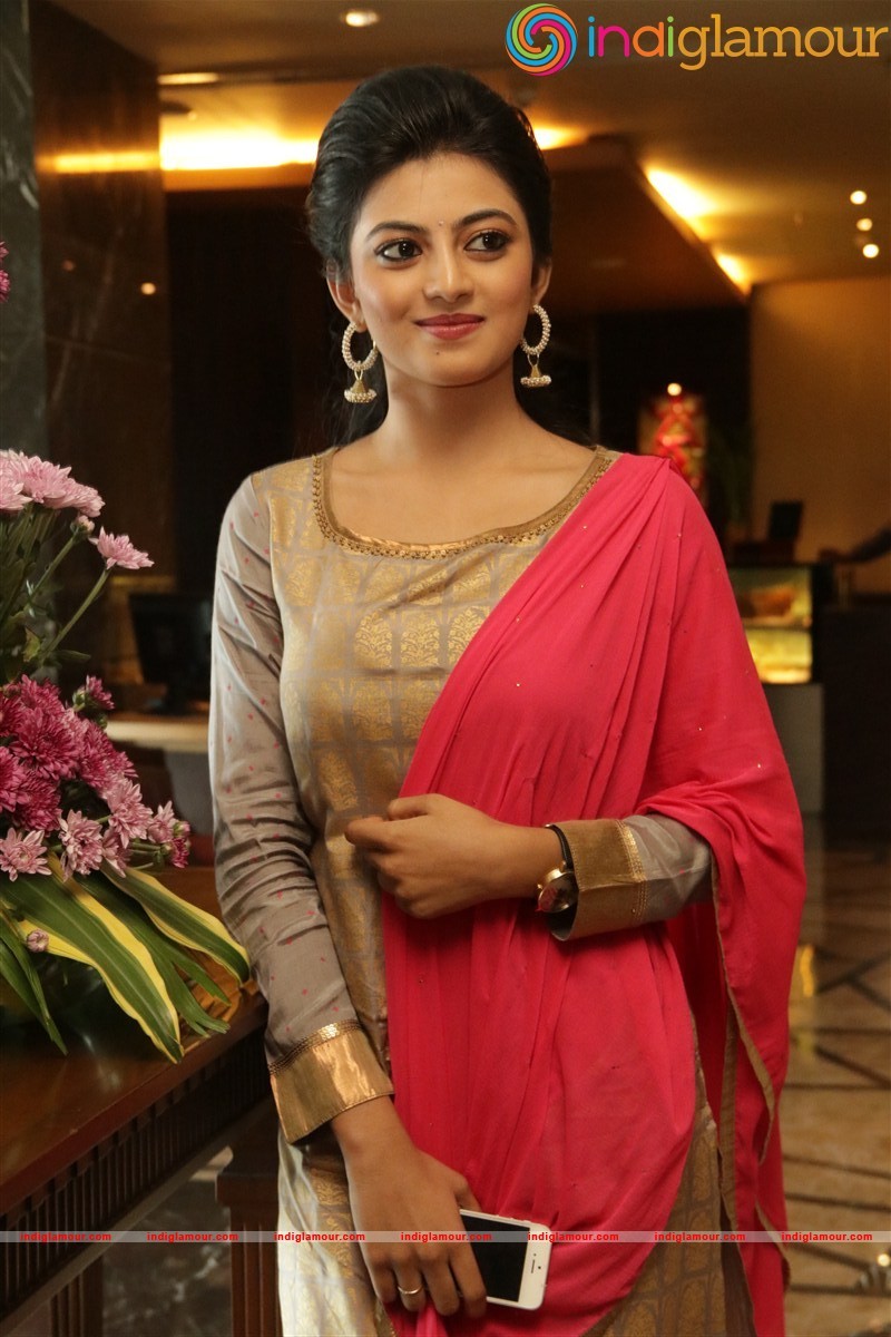 Anandhi Actress hd photo