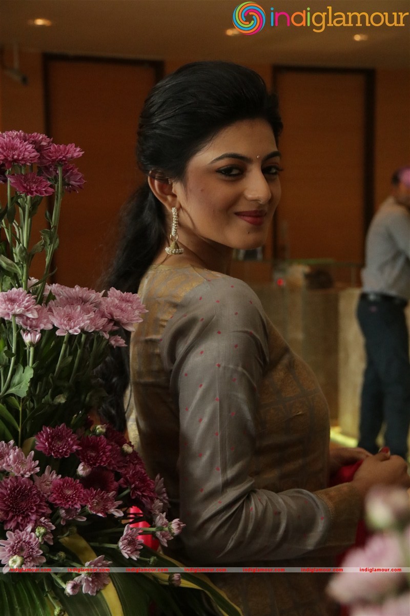 Anandhi Actress hd photo
