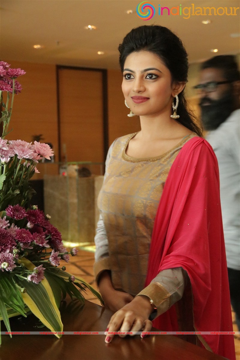 Anandhi Actress hd photo