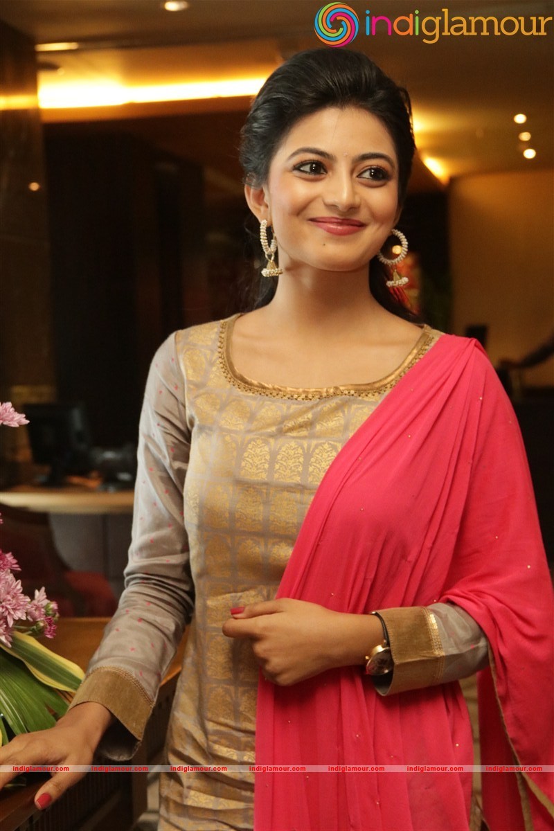 Anandhi Actress hd photo