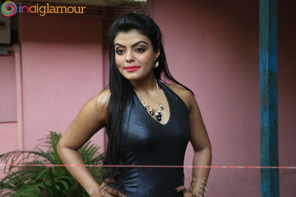 Tejashree Actress hd photo