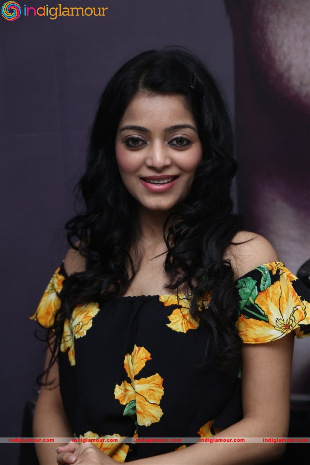 Janani Iyer Actress hd photo
