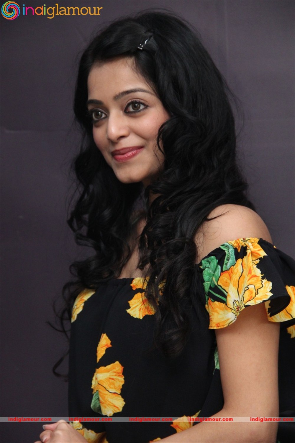 Janani Iyer Actress hd photo