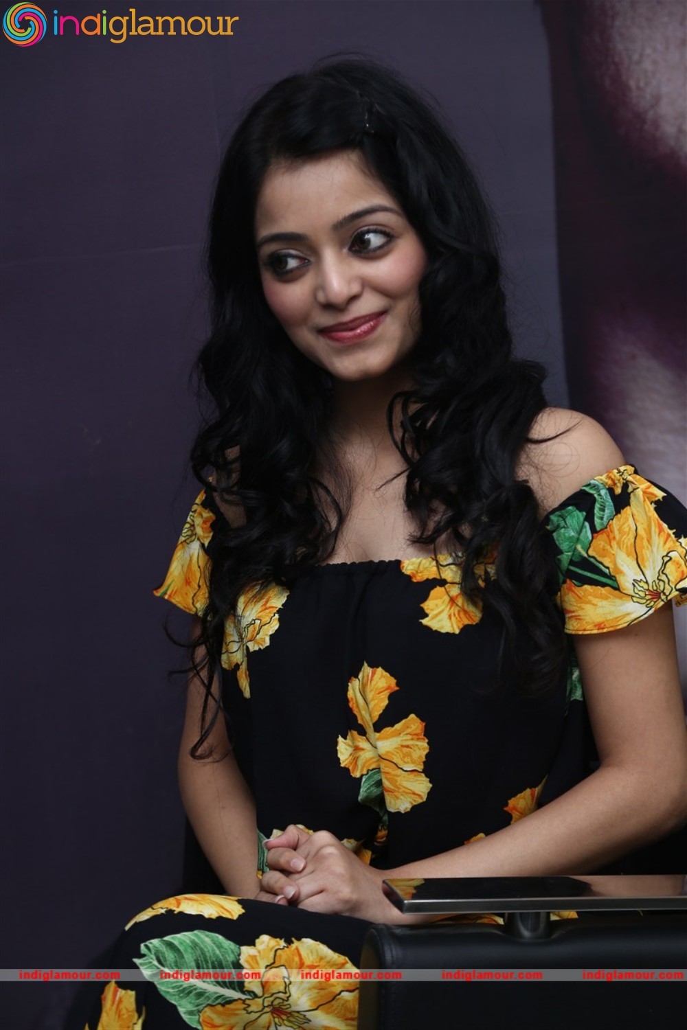 Janani Iyer Actress hd photo
