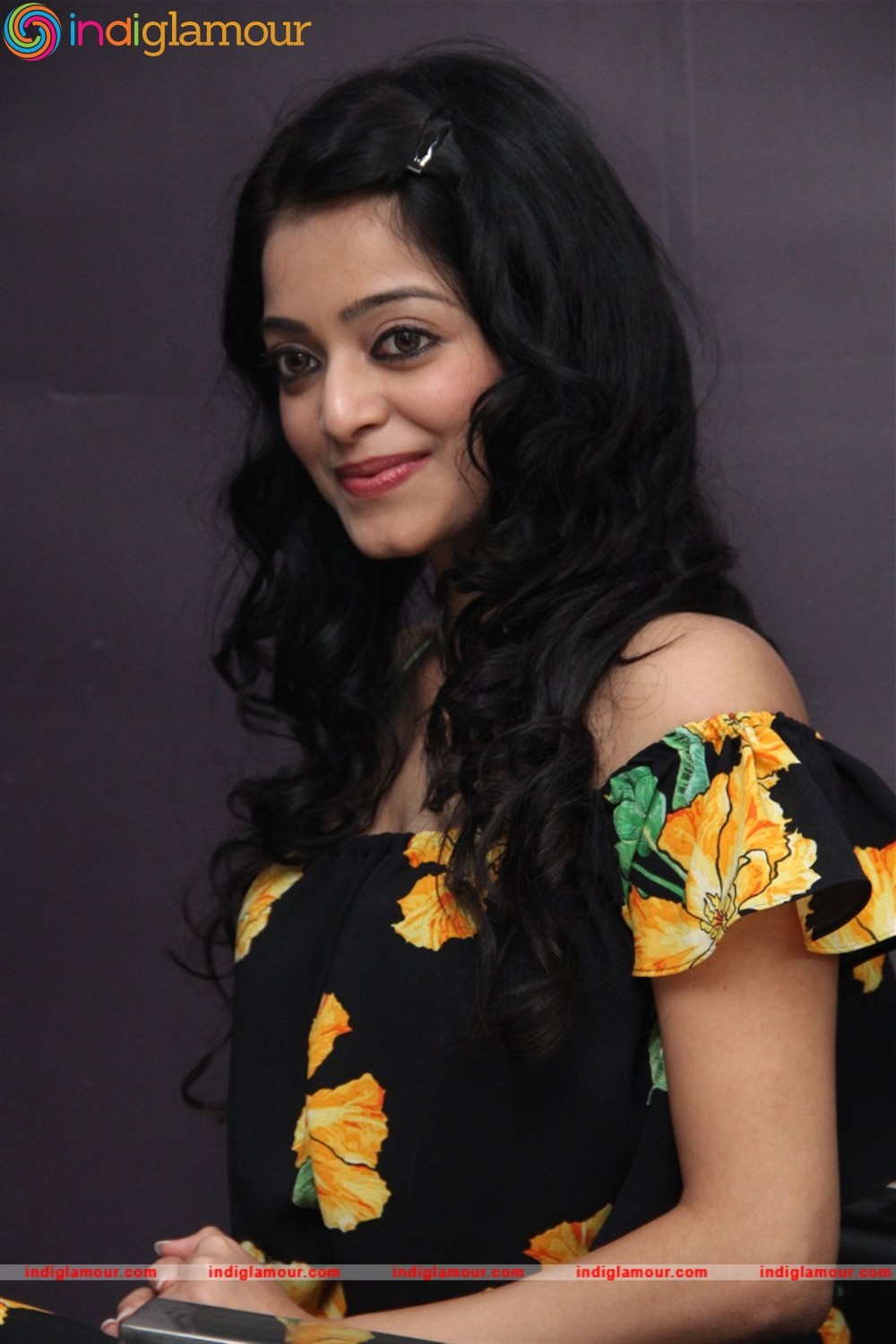 Janani Iyer Actress hd photo