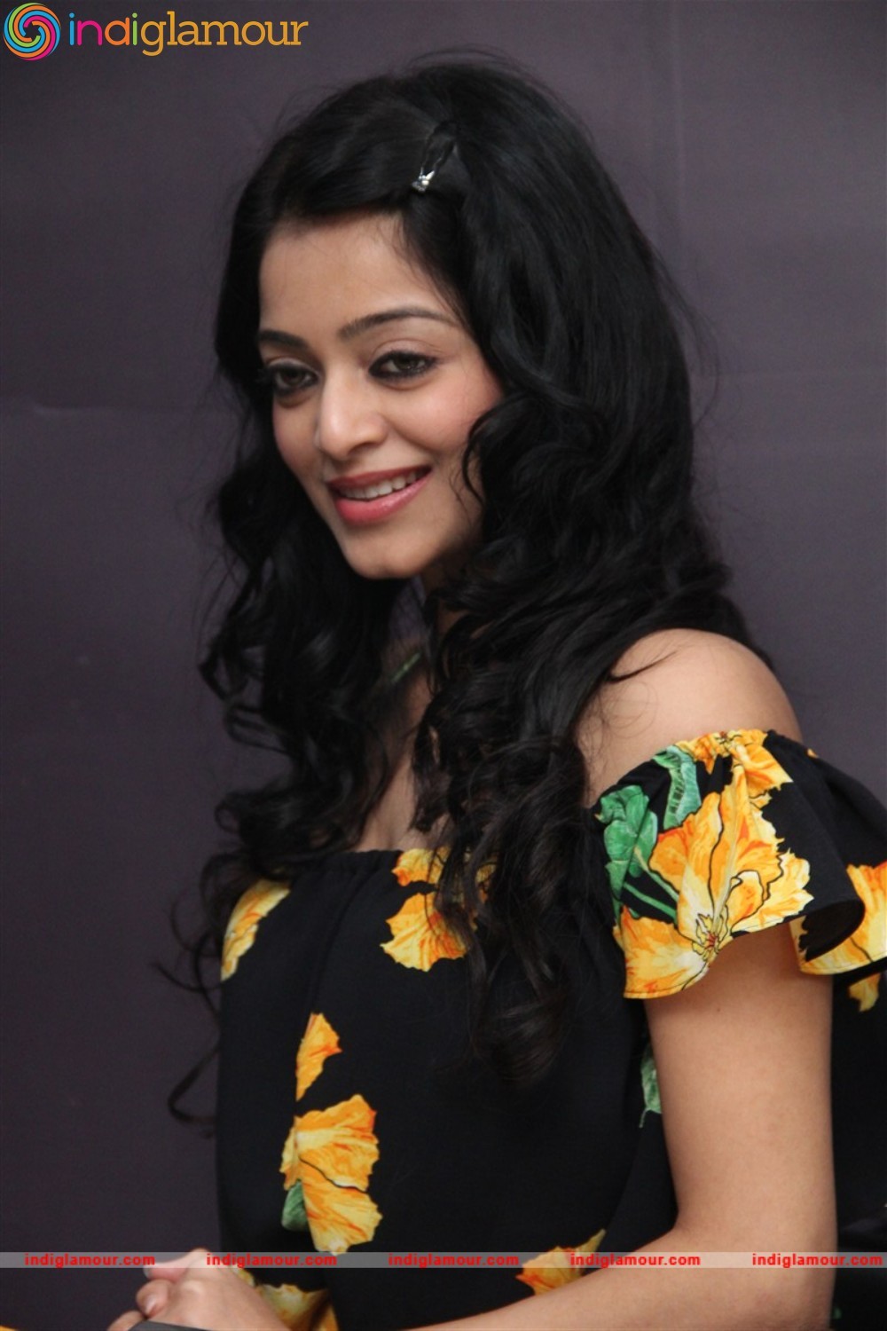 Janani Iyer Actress hd photo