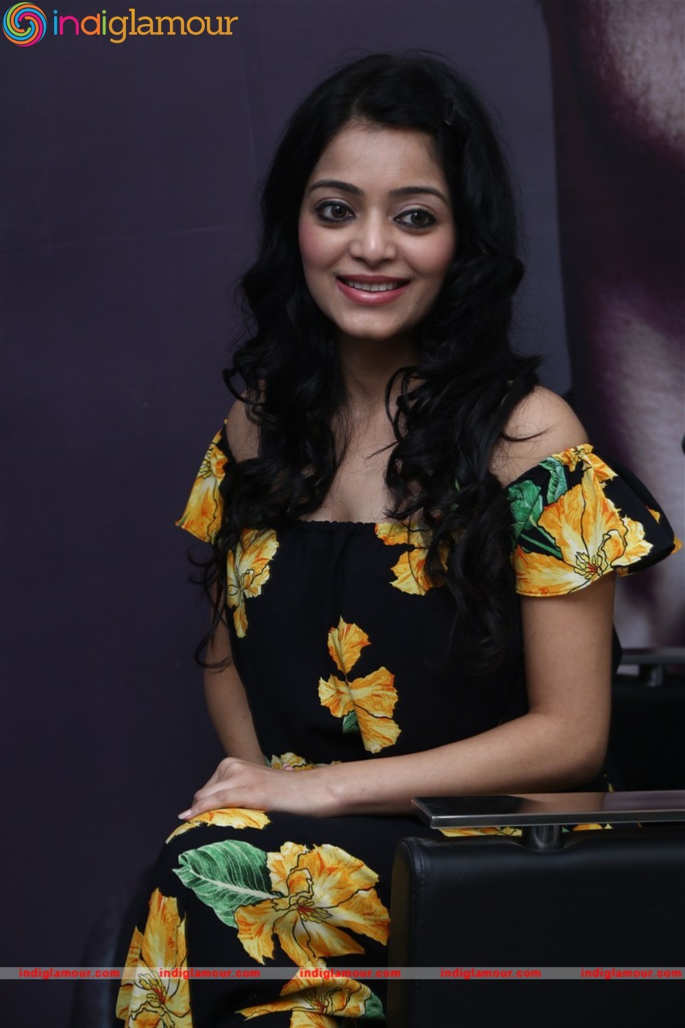 Janani Iyer Actress hd photo
