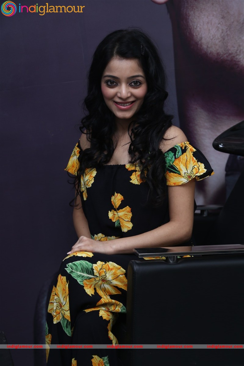 Janani Iyer Actress hd photo