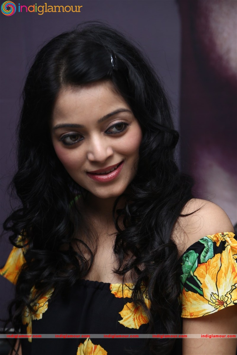 Janani Iyer Actress hd photo