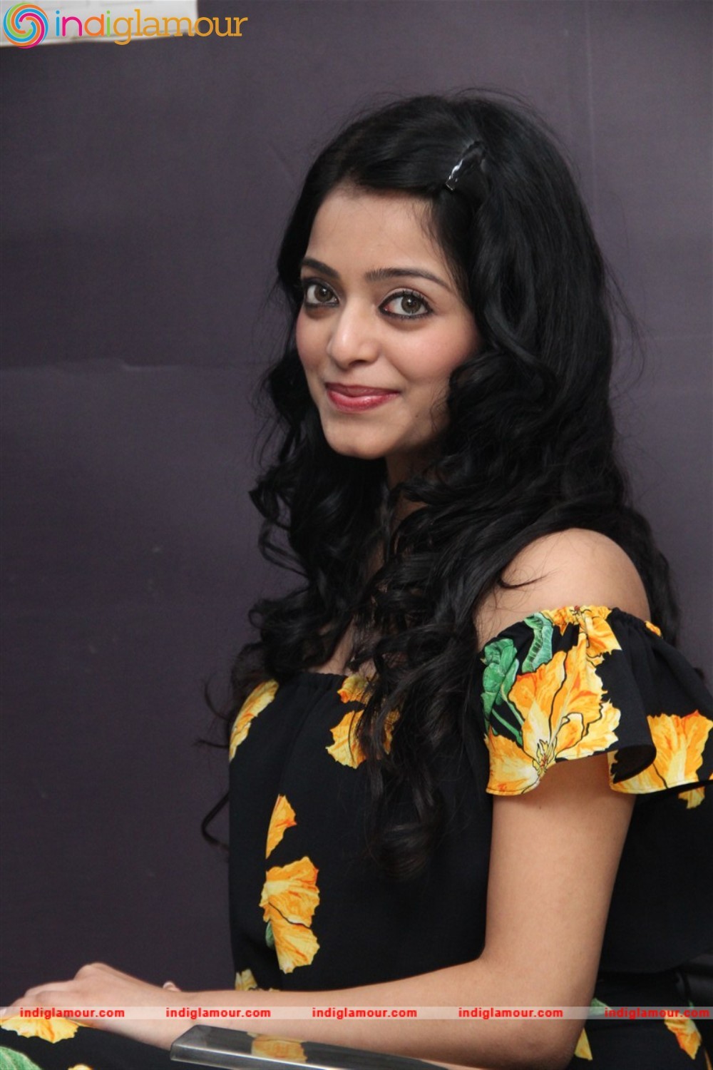 Janani Iyer Actress hd photo