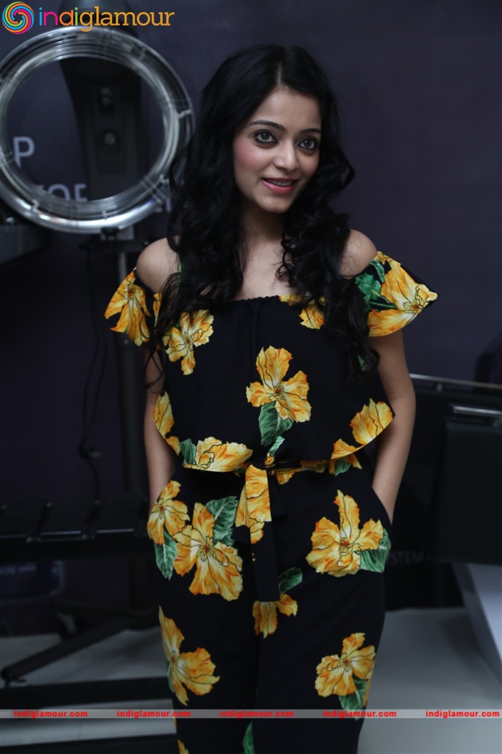 Janani Iyer Actress hd photo