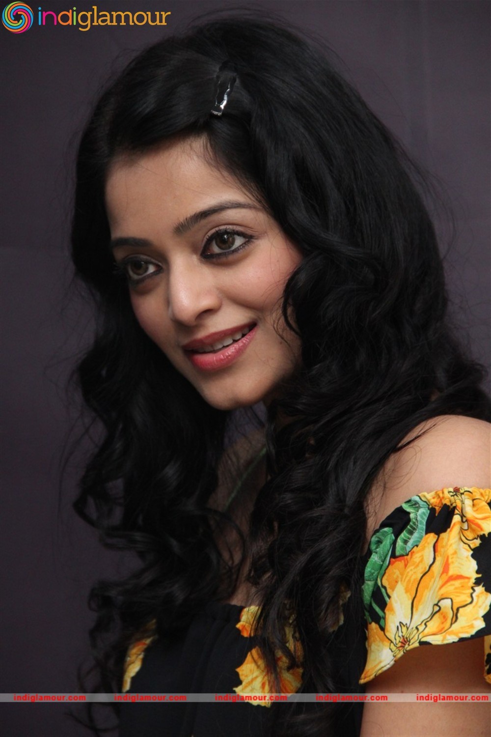Janani Iyer Actress hd photo