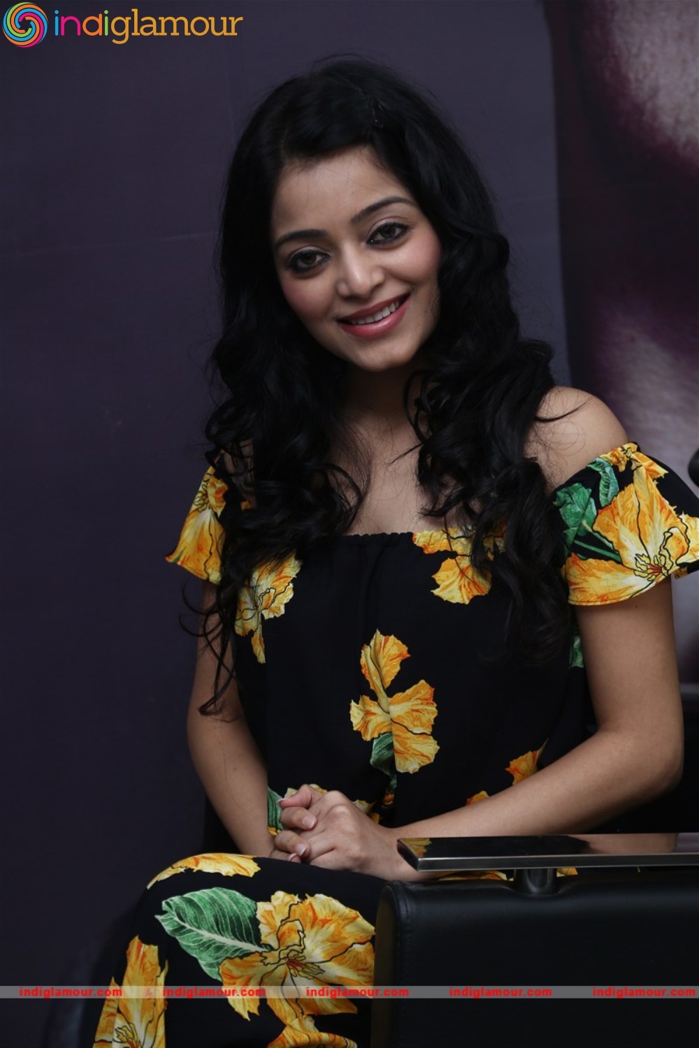 Janani Iyer Actress hd photo