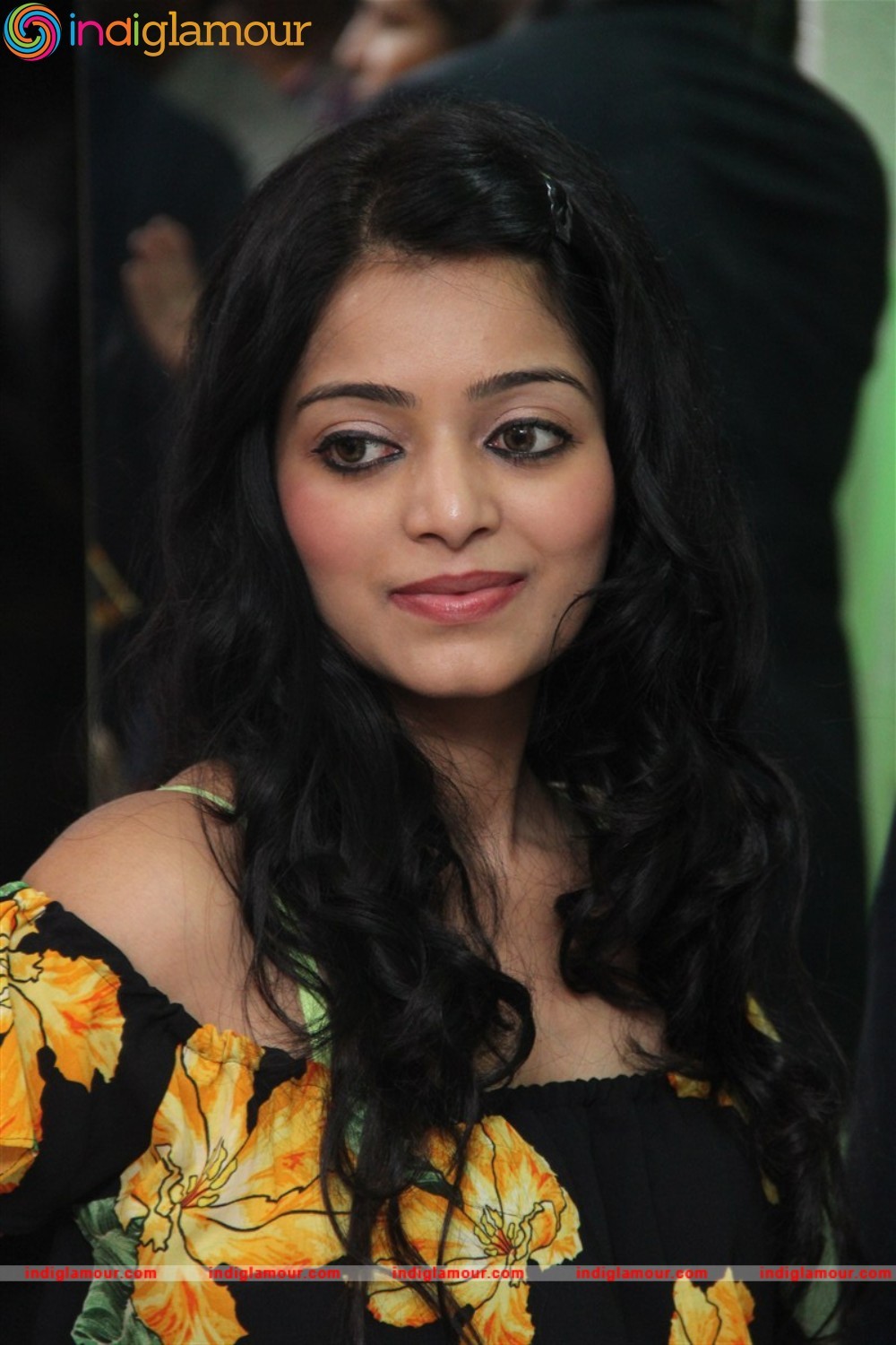 Janani Iyer Actress hd photo