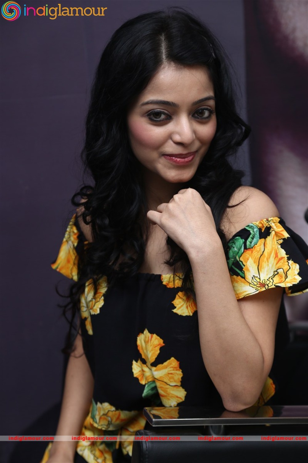Janani Iyer Actress hd photo